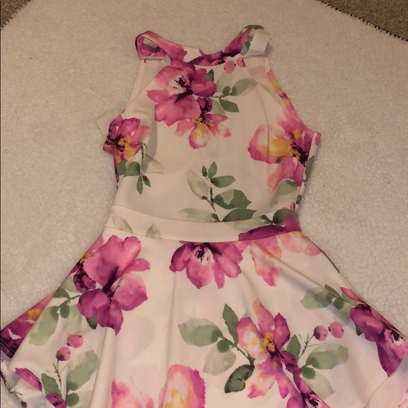 Ivory floral ruffle romper - Picture 3 of 6